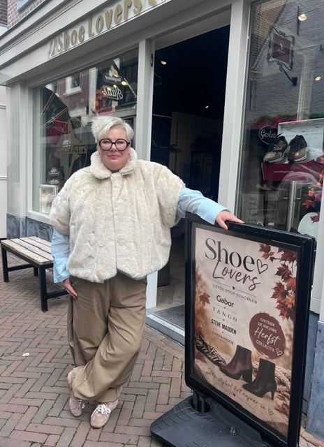 Faux fur poncho - beige